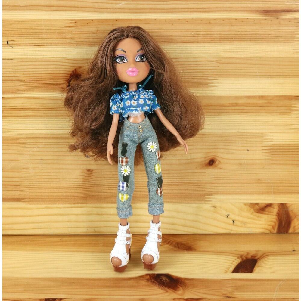 Vintage Bratz Doll Yasmin MGA 2001 Floral Top Patch Work Pants Shoes Brown Eyes